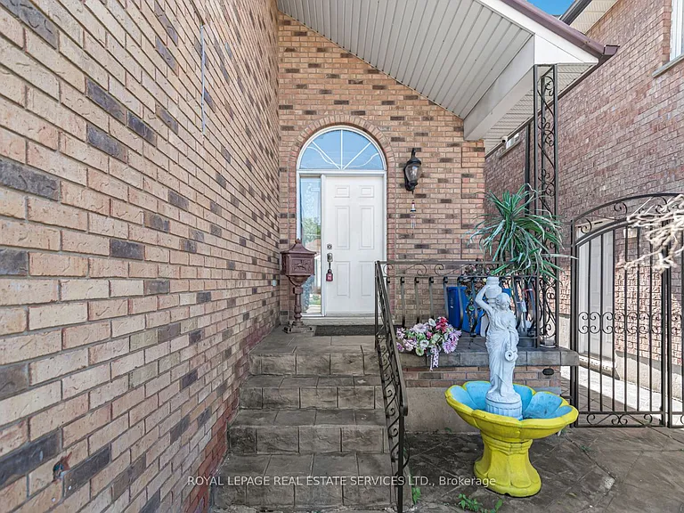 206 Bay St N — Photo 2