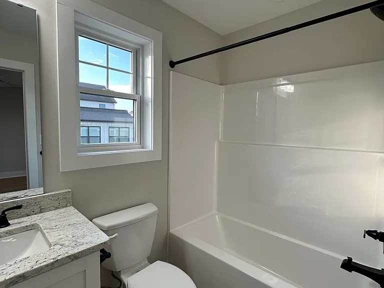 404 Phillips Aly — Photo 12
