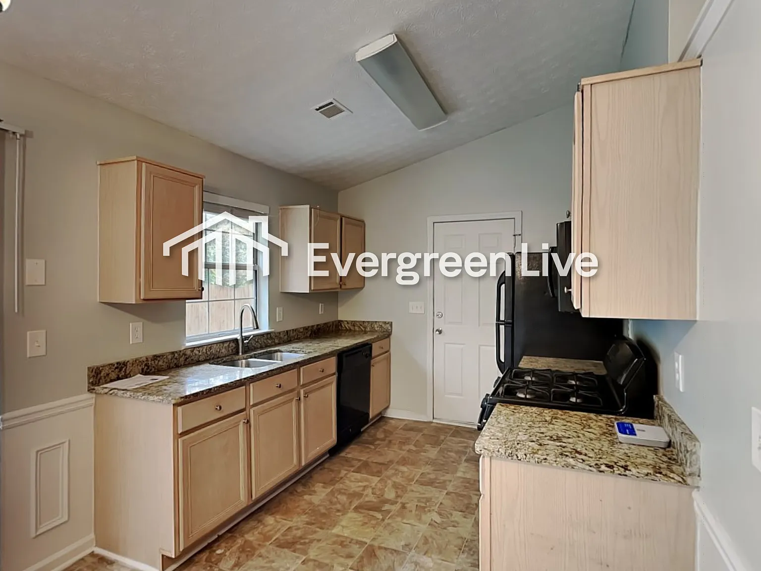 3 bed, 2.0 bath, 1112 sqft, $1,695 — Photo 4