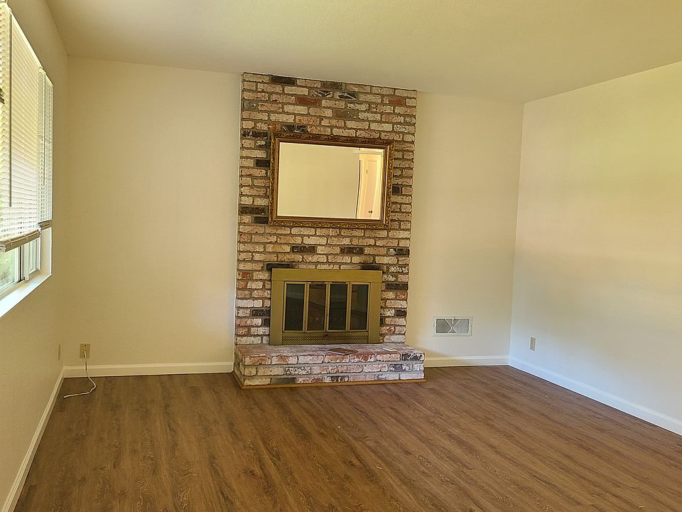 2nd image of 3034 Boulder Pl