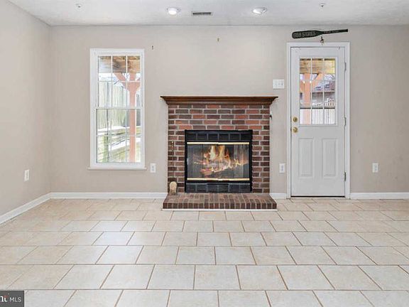 4th image of 2411 Applewood Ct
