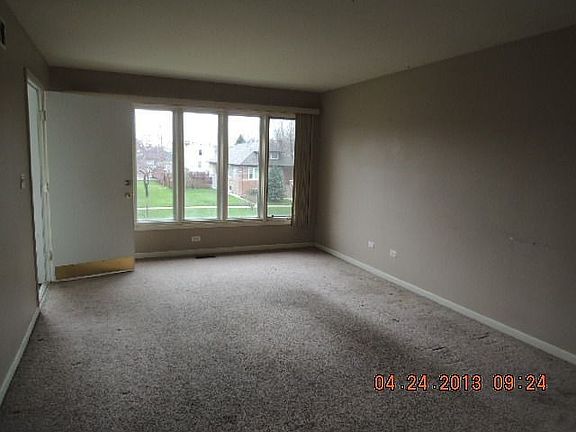 4th image of 1107 N Broadway Ave