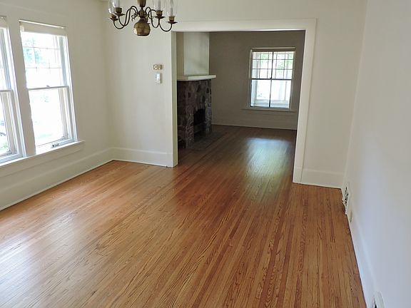 Dining Room 11'9"x13'