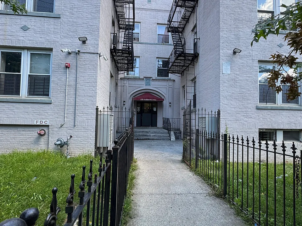 288 Goldsmith Ave #2R