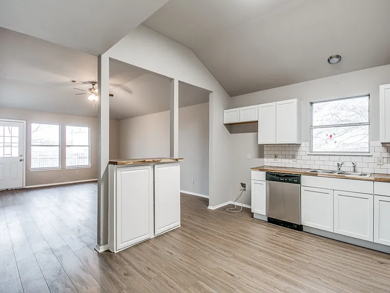 610 Lonestar Park Ln — Photo 10