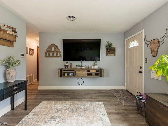 5th image of 463 Walnut Dr