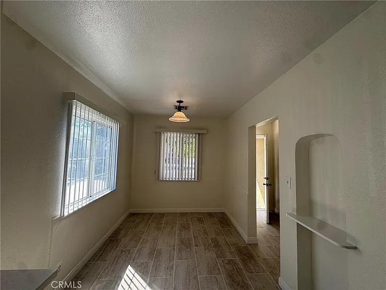 1130 Spazier Ave — Photo 9