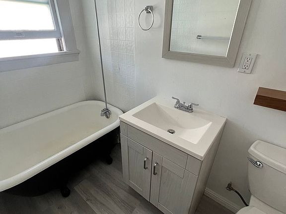 4th image of 17 Ozone Ave APT 6
