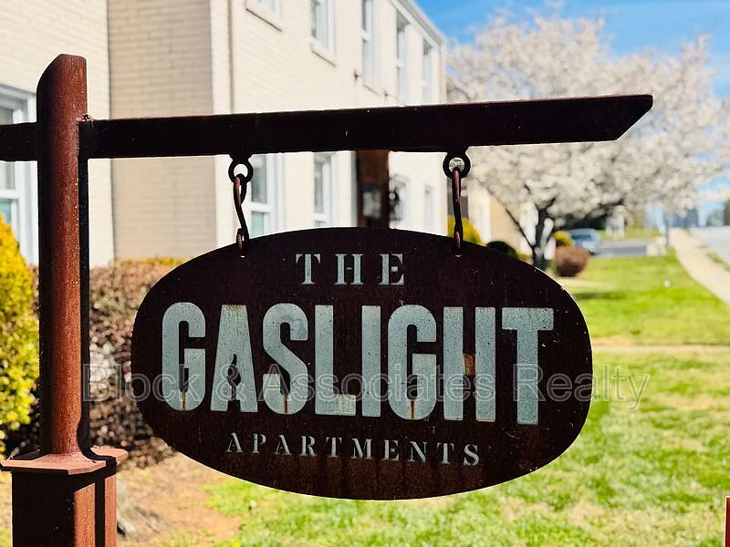 1108 W Friendly Ave #1