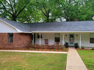 313 Green Hills Dr, Hattiesburg, MS 39402