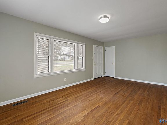 5th image of 1603 Stevens Ave NE