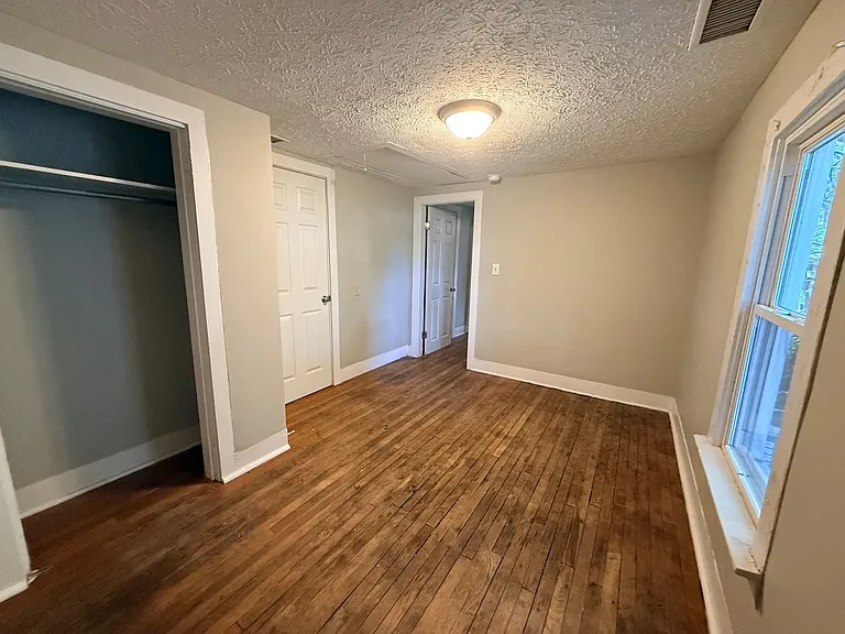 1402 High St — Photo 3