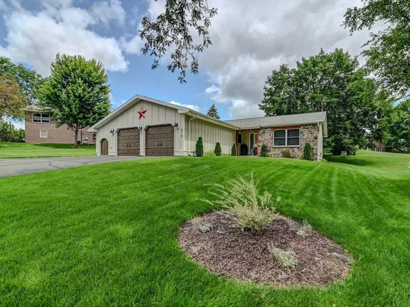 515 Brian St, Mount Horeb, WI 53572