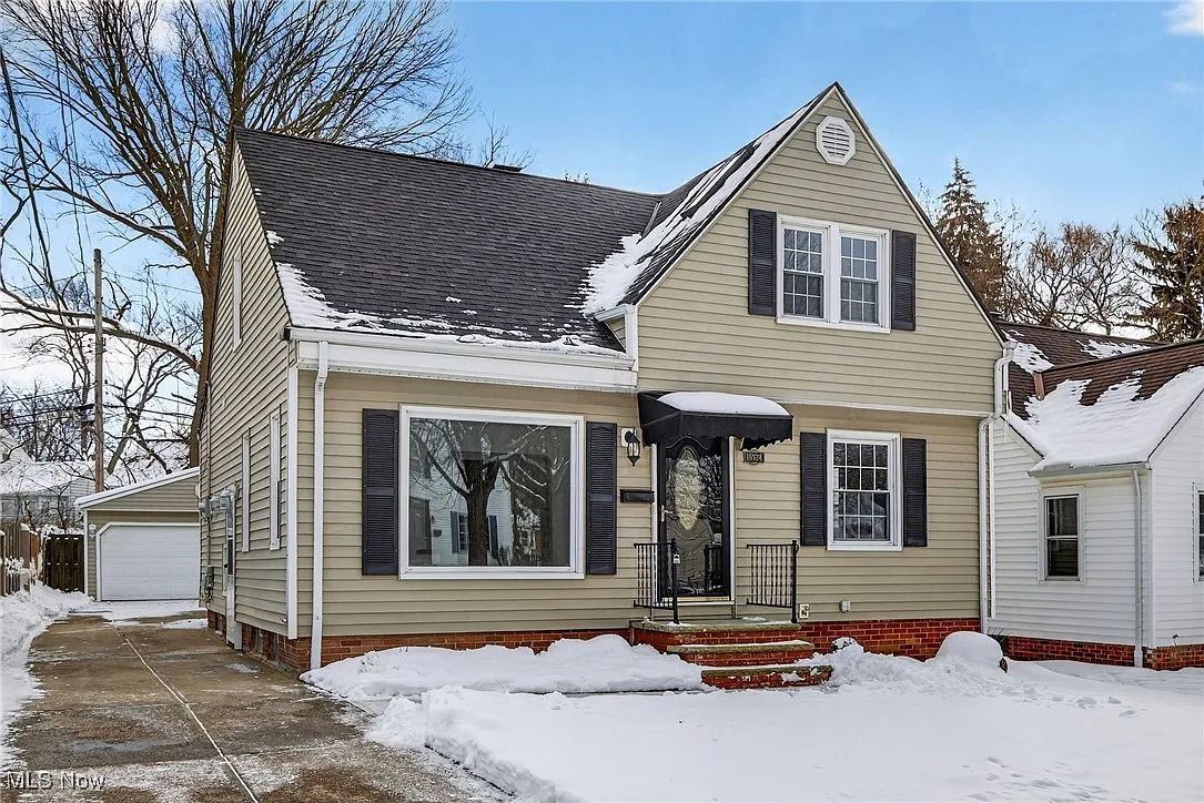 19524 Maple Heights Blvd photo 1
