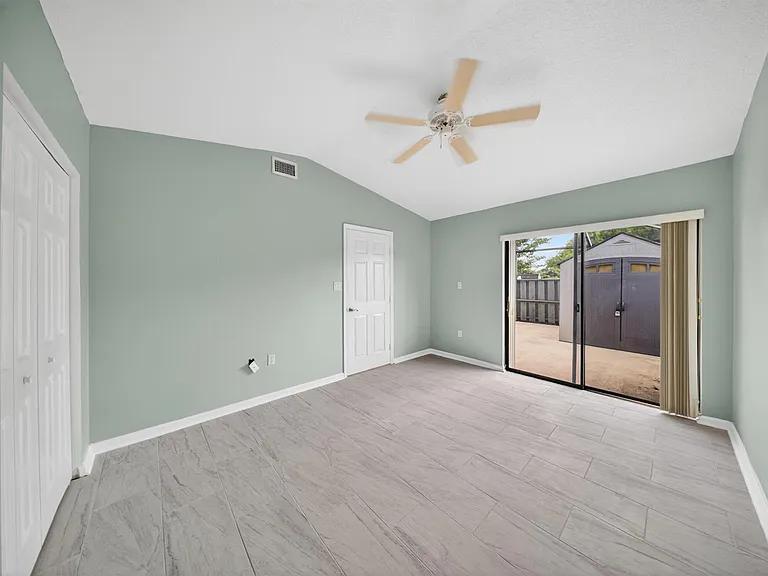 1567 Pheasant Walk #B — Photo 14