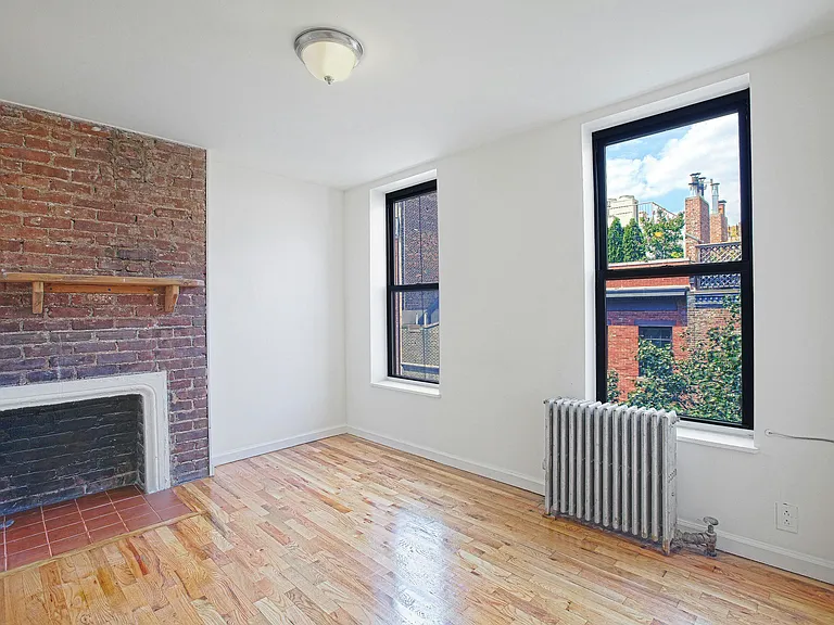 18 Cornelia St #12 — Photo 5
