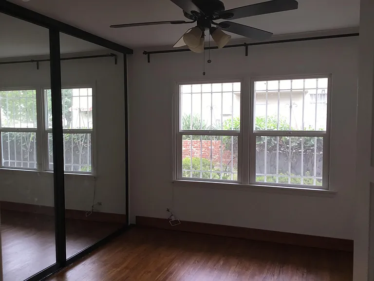 2607 S Barrington Ave #2607 — Photo 2