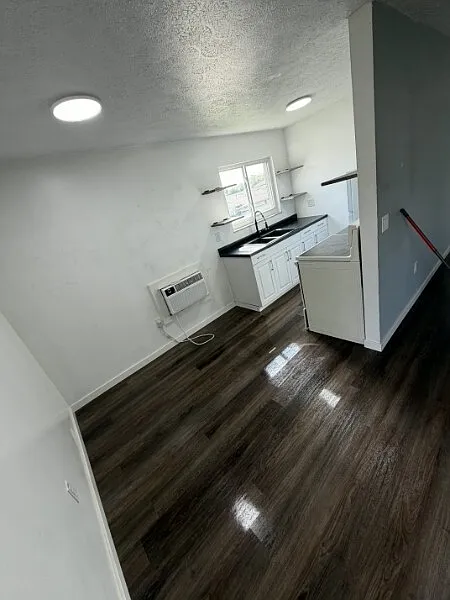 1 bed, 700 sqft, $925 — Photo 2