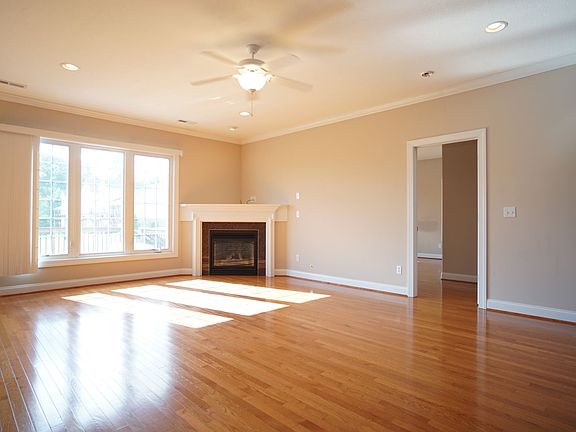 2nd image of 1202 Pippen Ln