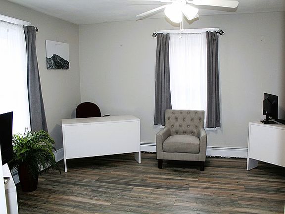 5th image of 461 S Main St