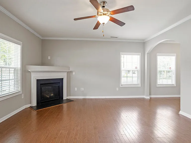 223 Station Dr — Photo 7