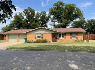 708 Stadium Dr, Seymour, TX 76380