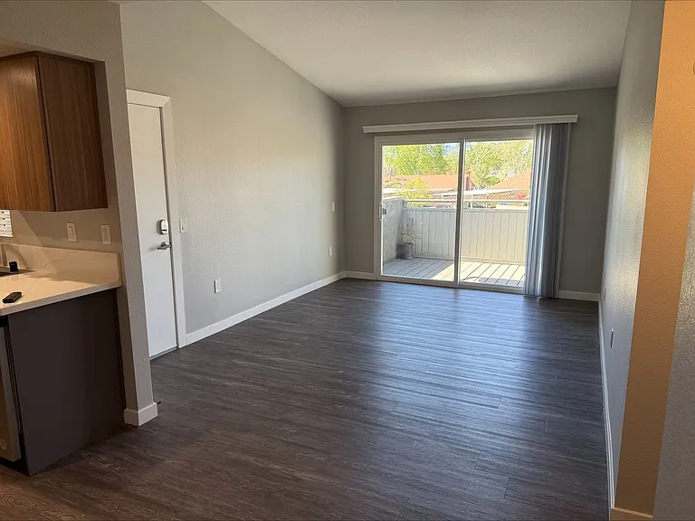 The 3900 Apartments — Photo 46