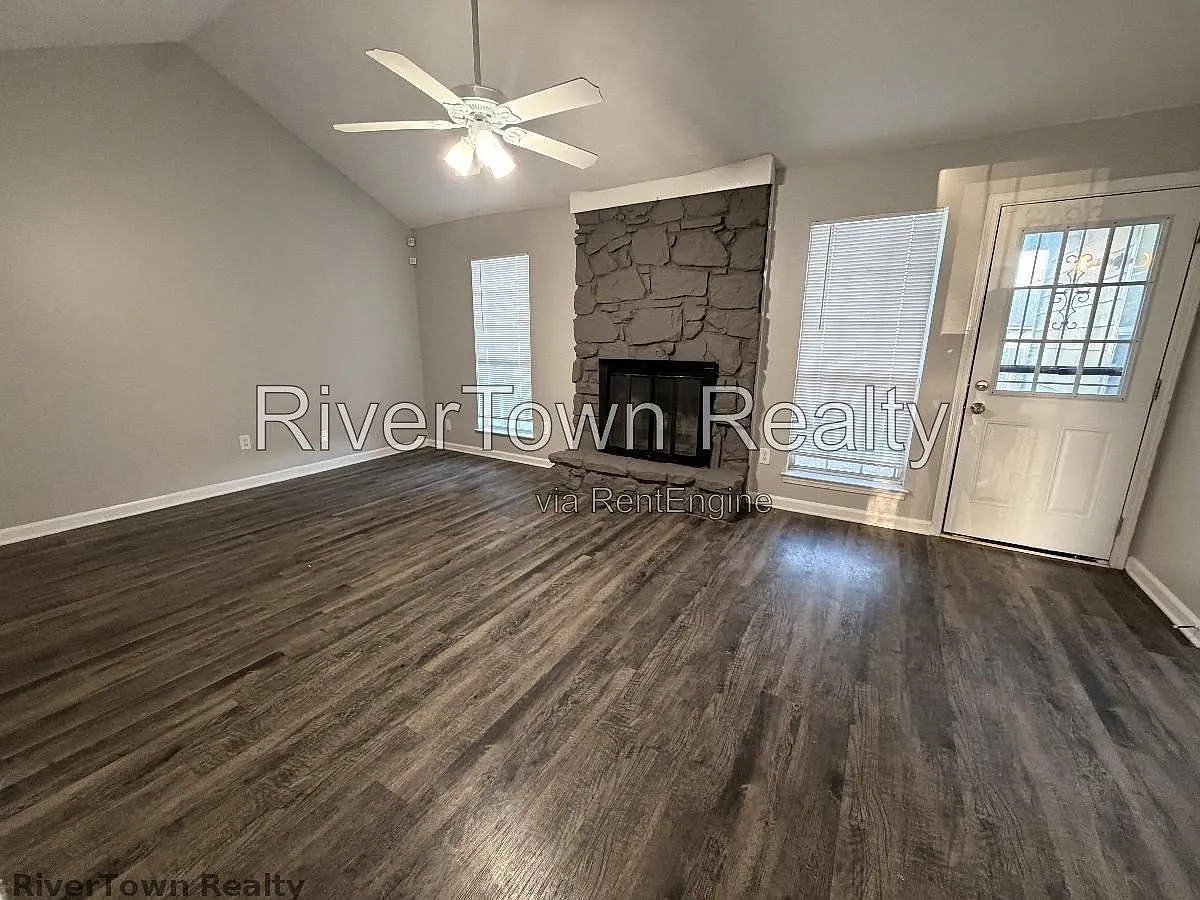 3 bed, 2.0 bath, 1258 sqft, $1,595 — Photo 3