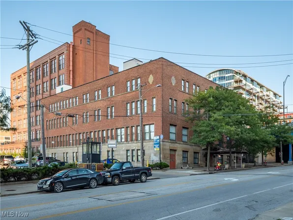 1133 W 9th St APT 306, Cleveland, OH 44113