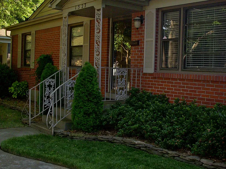 1523 Ivy Rd — Photo 1