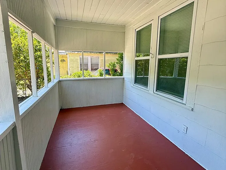 844 Saranac St — Photo 4