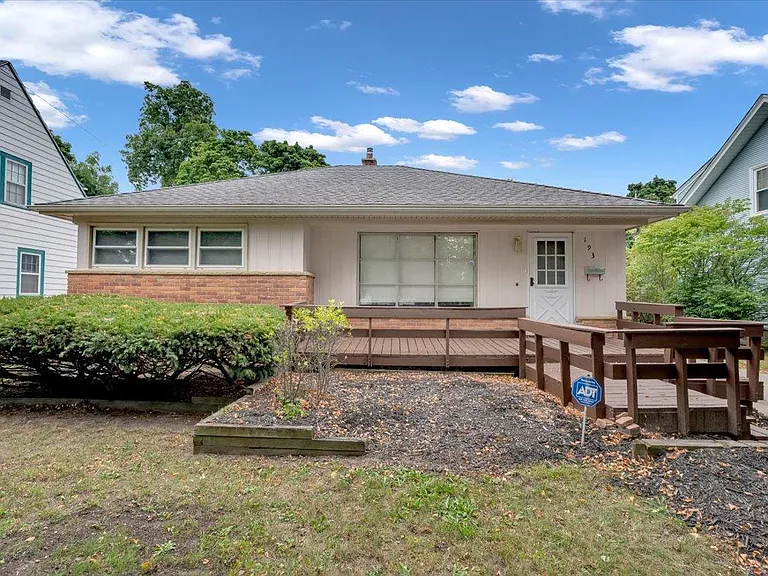 193 Chippewa Rd — Photo 1