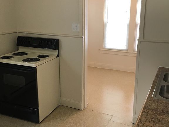 5th image of 2122 Grove Ave #2