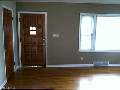 5th image of 366 Lincoln Ave