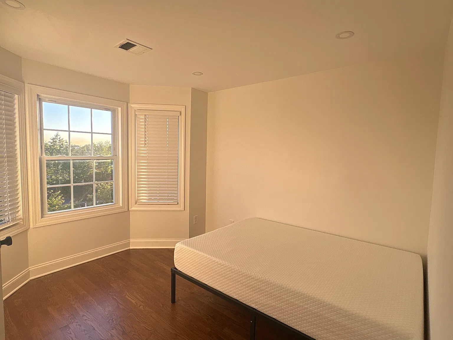 4 bed, $900 — Photo 4