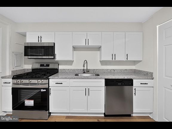 4th image of 911 Imperial Ct