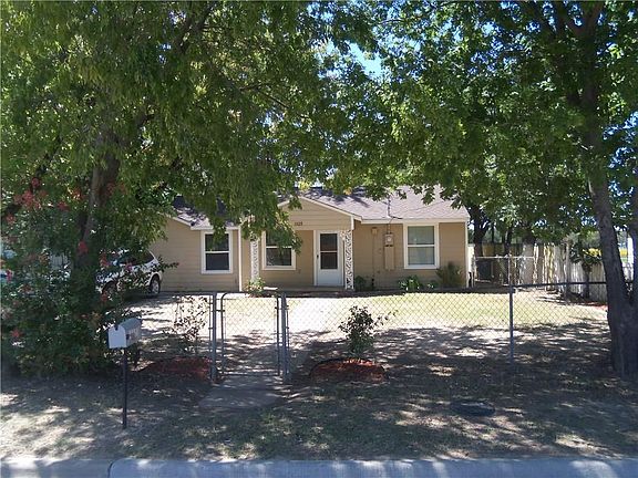 3rd image of 1325 S Saint Augustine Dr