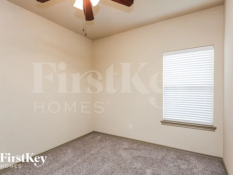 1740 Colorado Dr — Photo 10