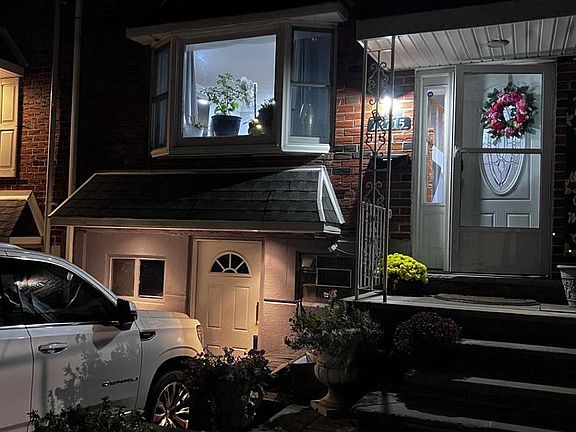 2nd image of 12715 Cabell Rd