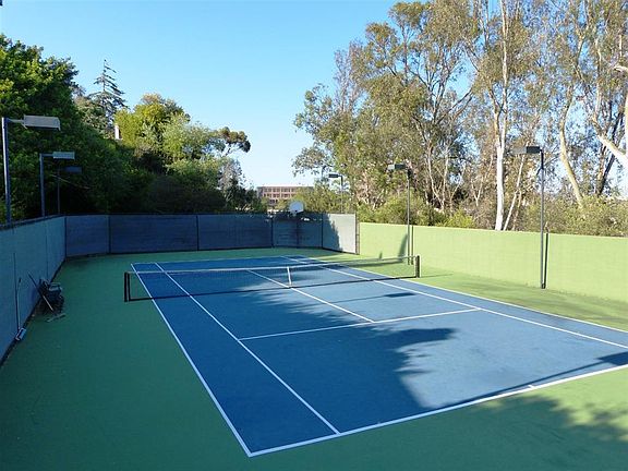 Common Tennis Courts