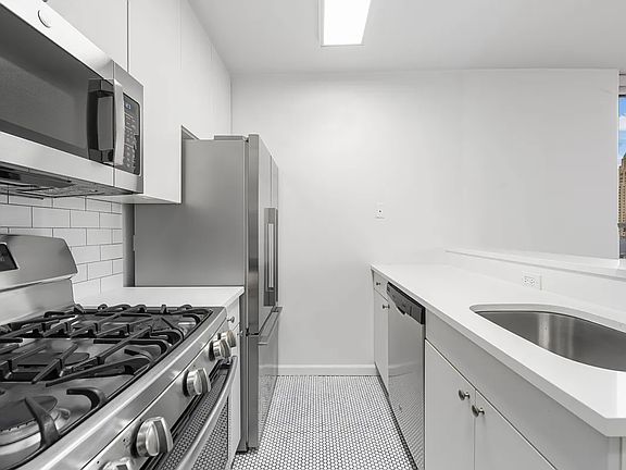 3rd image of 245 E 44th St APT 15F