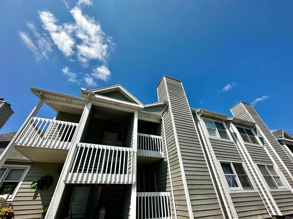 1571 N Oak Hill Dr Unit P-6, South Bend, IN 46637