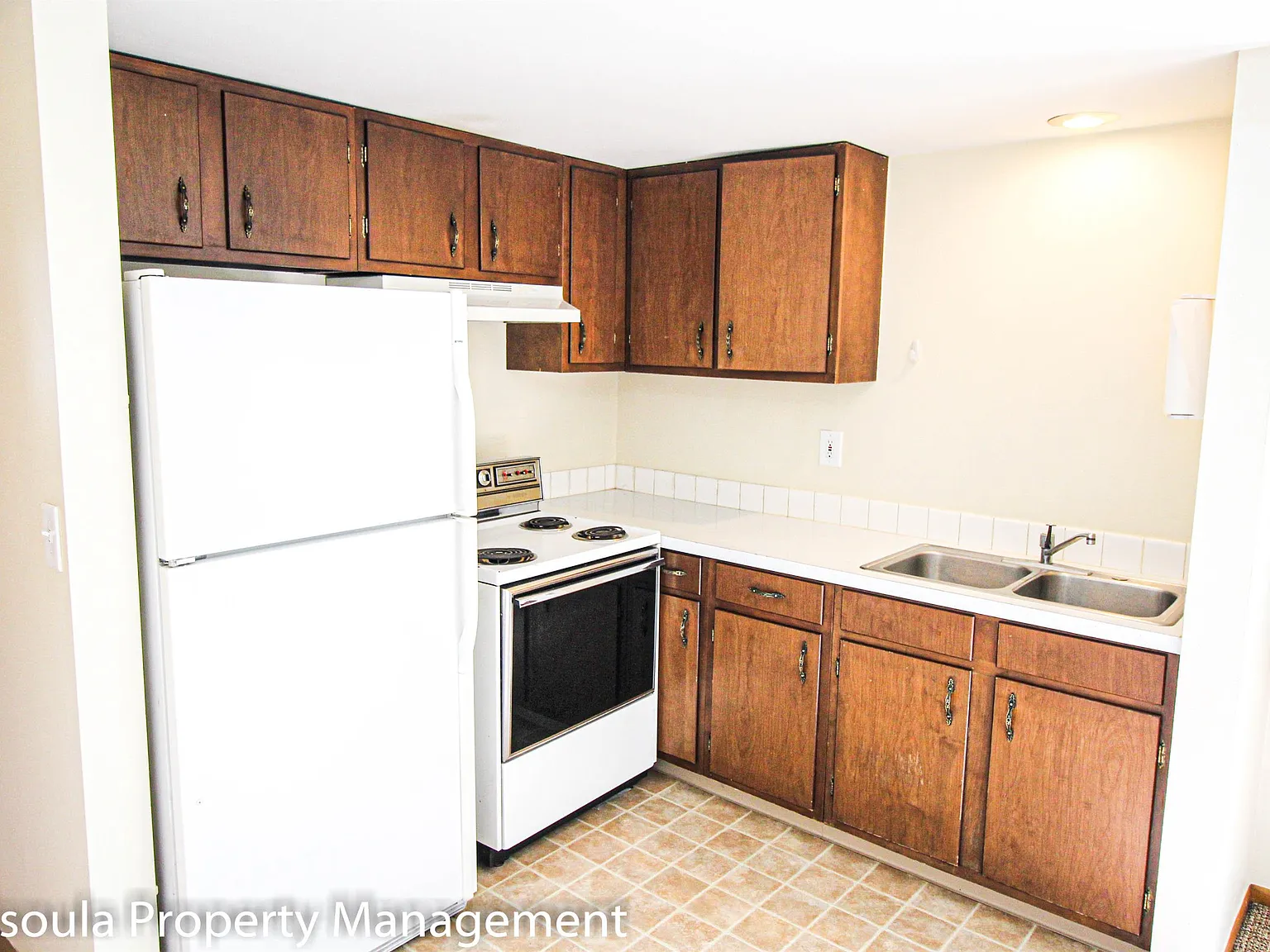 832 Rollins — Photo 2