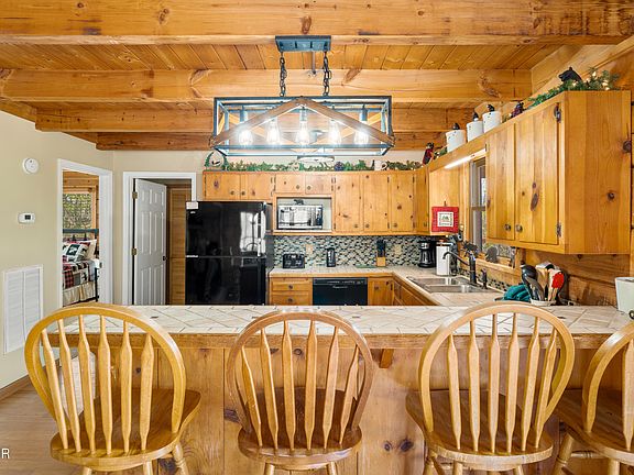 11th image of 1855 Spring Hill Dr
