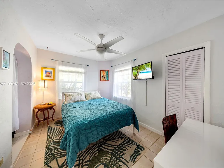 1840 Tigertail Ave — Photo 13