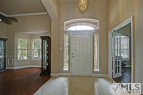 3rd image of 209 Applewood Ct