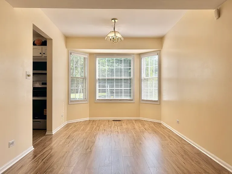 1464 Farrington Ln — Photo 3