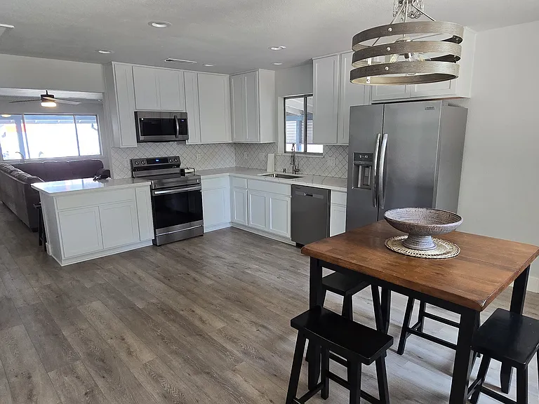 2801 Henderson Rd — Photo 10
