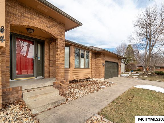 2nd image of 4 Field Rd