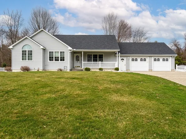 15 Holly Cir, Easthampton, MA 01027